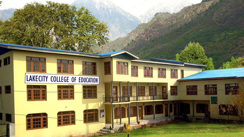 LakCity College Building